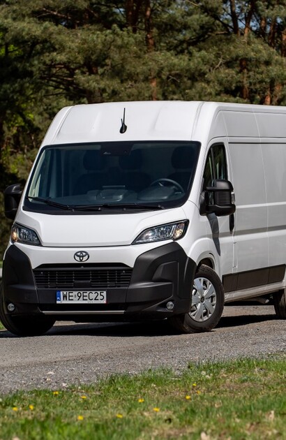 Toyota PROACE MAX z rabatem nawet do 61 980 zł netto. Ostatnie egzemplarze z 2025 roku produkcji
