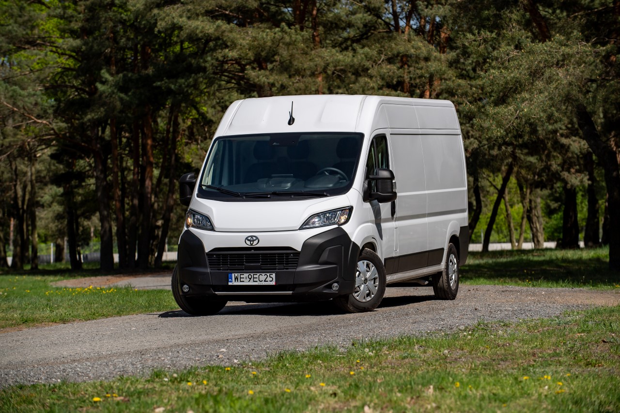 Toyota PROACE MAX z rabatem nawet do 61 980 zł netto. Ostatnie egzemplarze z 2025 roku produkcji