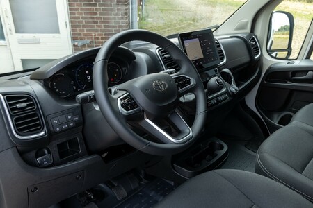 Toyota PROACE MAX z rabatem nawet do 61 980 zł netto. Ostatnie egzemplarze z 2025 roku produkcji