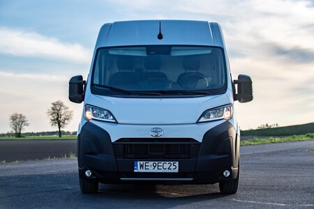 Toyota PROACE MAX z rabatem nawet do 61 980 zł netto. Ostatnie egzemplarze z 2025 roku produkcji