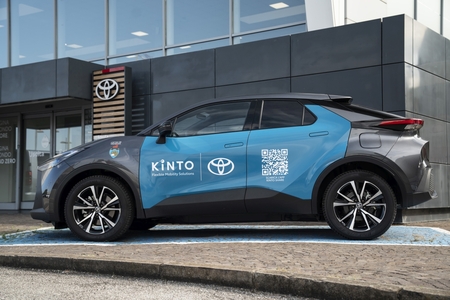 Od Aygo X Hybrid po Mirai na wodór. 50 zelektryfikowanych Toyot w carsharingu w Wenecji