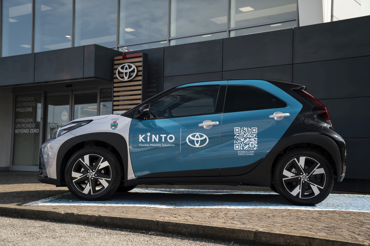 Od Aygo X Hybrid po Mirai na wodór. 50 zelektryfikowanych Toyot w carsharingu w Wenecji