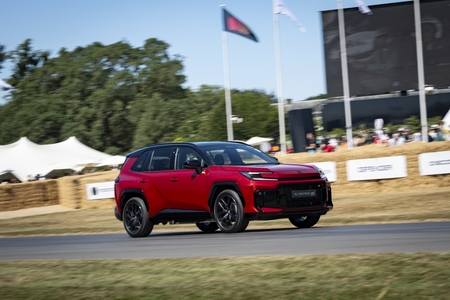 GR GT i GR GT3 zachwyciły fanów na Goodwood Festival of Speed 2026