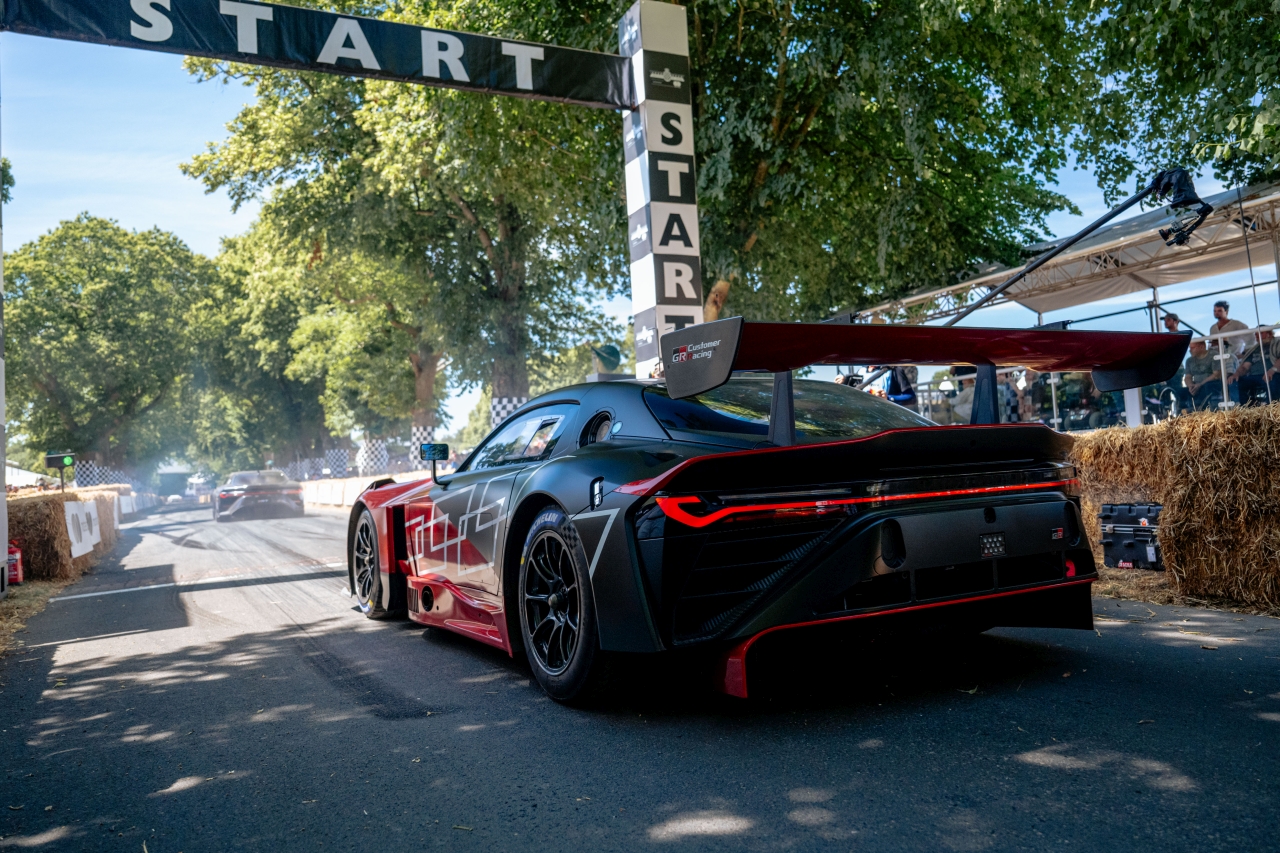 GR GT i GR GT3 zachwyciły fanów na Goodwood Festival of Speed 2026