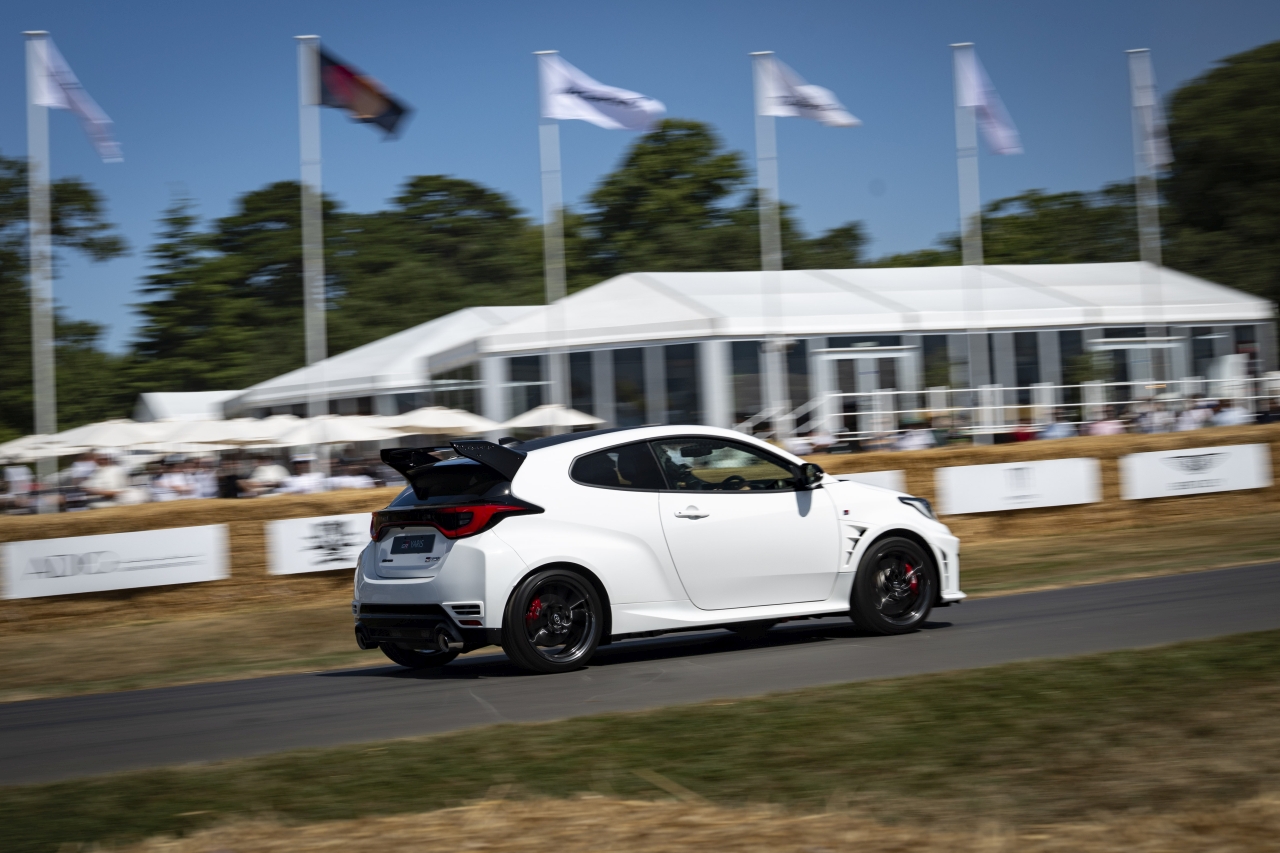 GR GT i GR GT3 zachwyciły fanów na Goodwood Festival of Speed 2026