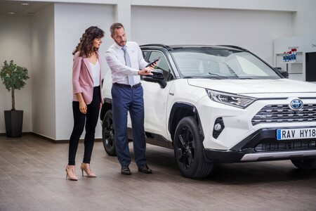 Rekordowe półrocze w sieci sprzedaży samochodów używanych Toyoty i Lexusa. Blisko 25 tys. aut z gwarancją