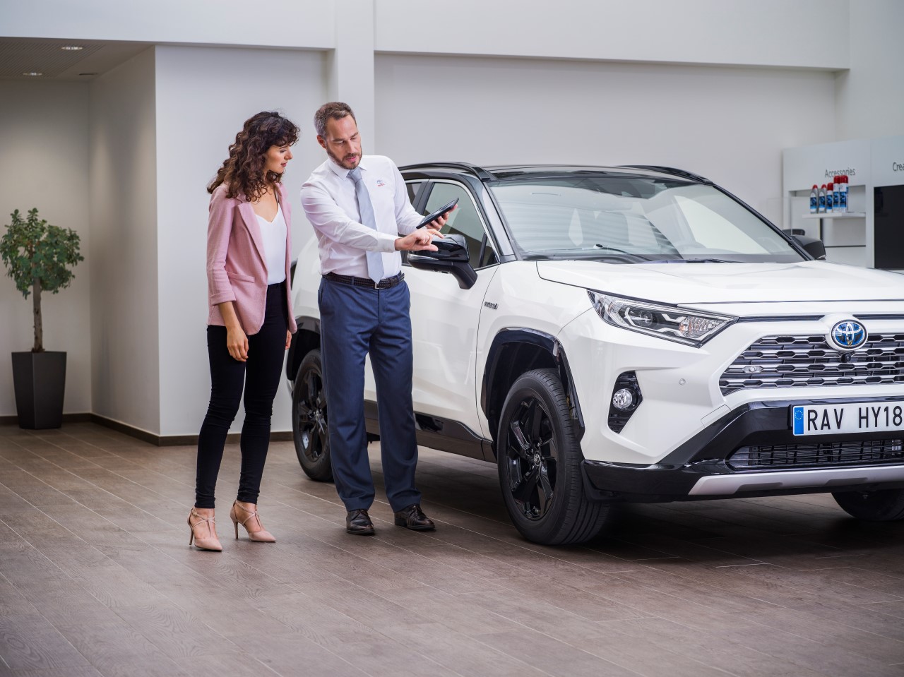 Rekordowe półrocze w sieci sprzedaży samochodów używanych Toyoty i Lexusa. Blisko 25 tys. aut z gwarancją