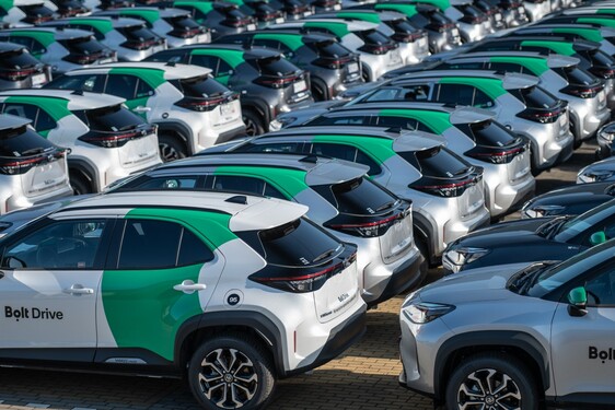 Ponad 500 hybrydowych Toyot we flocie Bolt Drive. Yaris i Yaris Cross w usłudze carsharingu w Warszawie