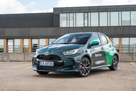 Ponad 500 hybrydowych Toyot we flocie Bolt Drive. Yaris i Yaris Cross w usłudze carsharingu w Warszawie