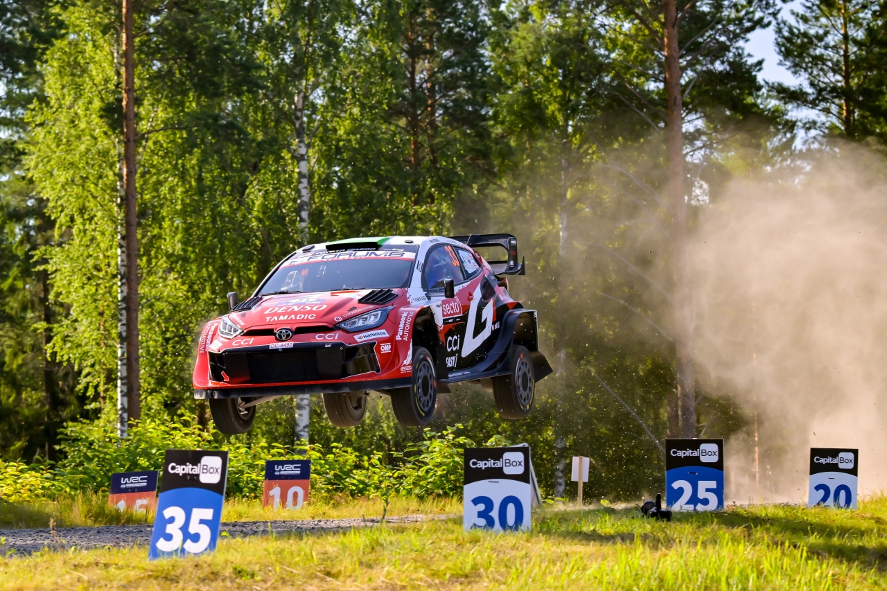 Sami Pajari ponownie triumfuje. Kierowcy TOYOTA GAZOO Racing World Rally Team zajęli całe podium Rajdu Finlandii