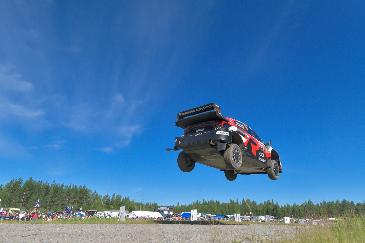 Sami Pajari ponownie triumfuje. Kierowcy TOYOTA GAZOO Racing World Rally Team zajęli całe podium Rajdu Finlandii
