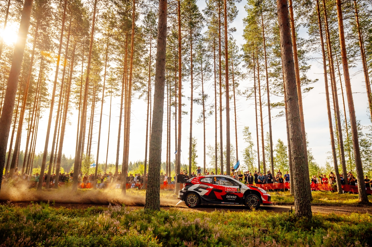 Sami Pajari ponownie triumfuje. Kierowcy TOYOTA GAZOO Racing World Rally Team zajęli całe podium Rajdu Finlandii
