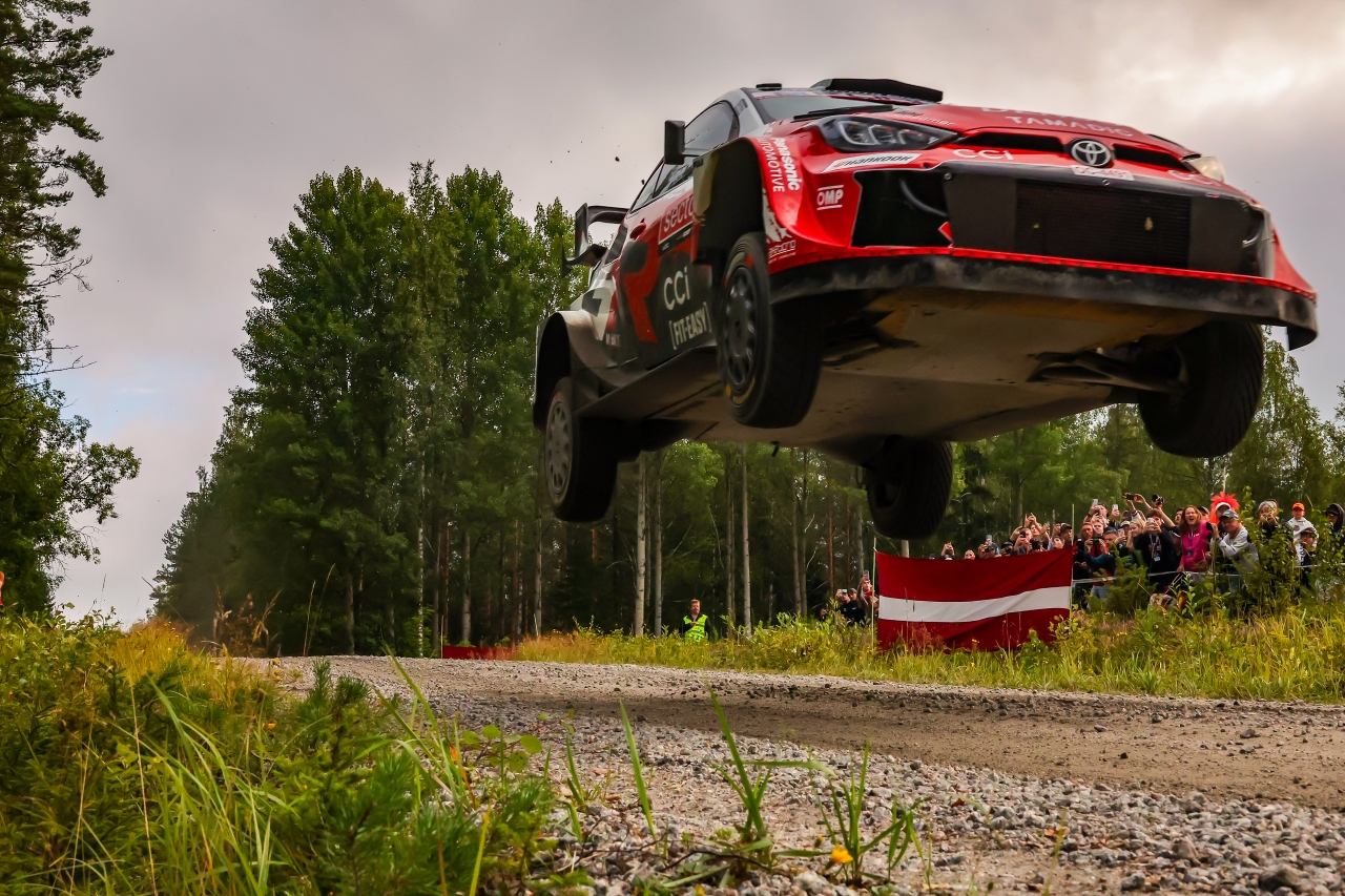 Sami Pajari ponownie triumfuje. Kierowcy TOYOTA GAZOO Racing World Rally Team zajęli całe podium Rajdu Finlandii