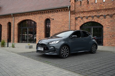 Toyota powiększa przewagę na polskim rynku motoryzacyjnym. Ogromny wzrost rejestracji samochodów elektrycznych