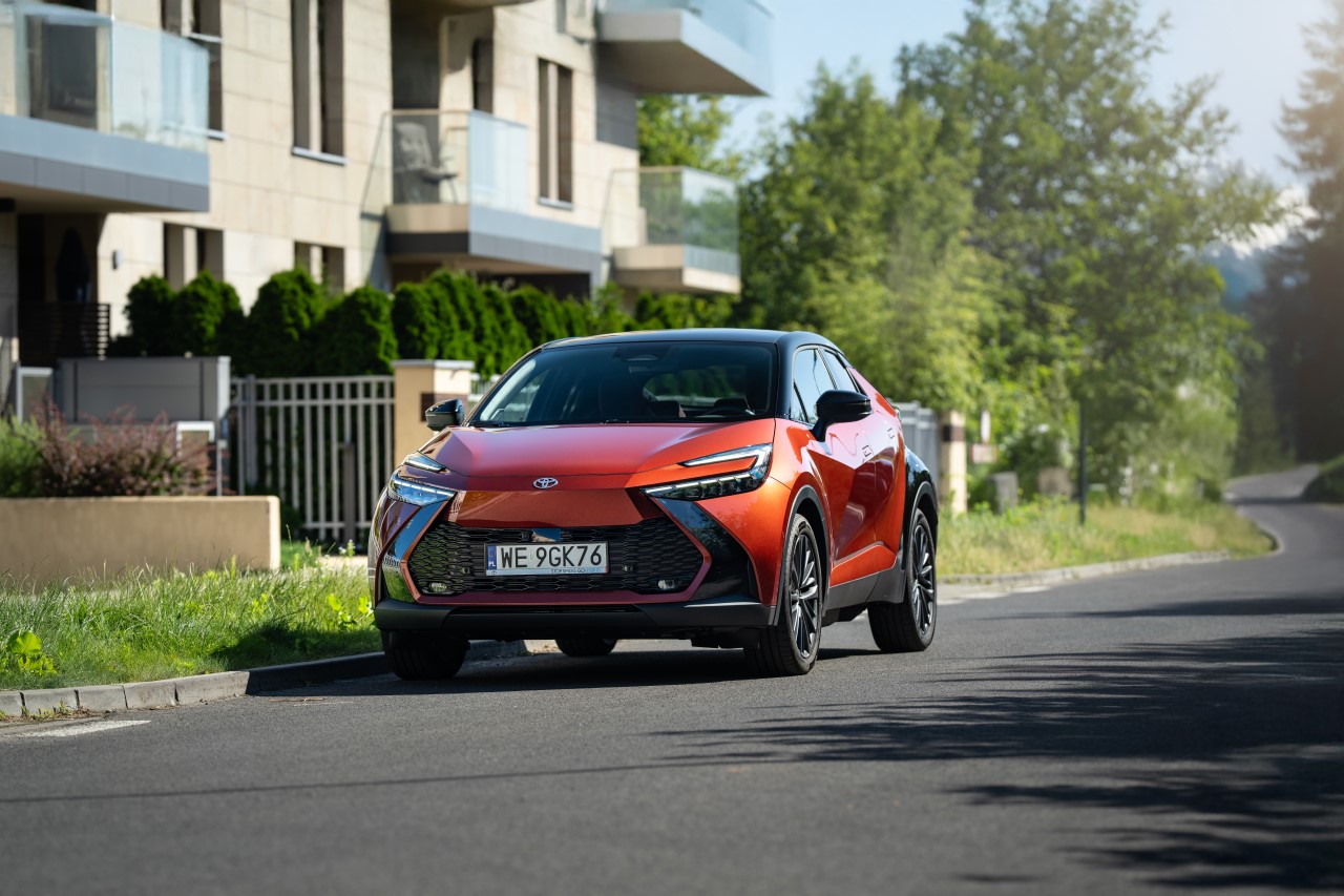 Toyota powiększa przewagę na polskim rynku motoryzacyjnym. Ogromny wzrost rejestracji samochodów elektrycznych