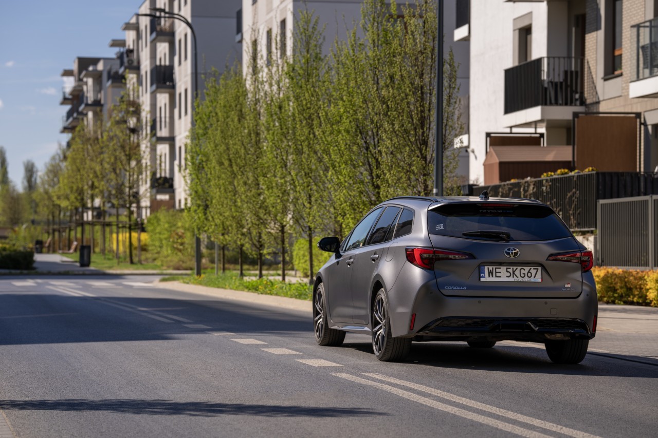 Toyota powiększa przewagę na polskim rynku motoryzacyjnym. Ogromny wzrost rejestracji samochodów elektrycznych