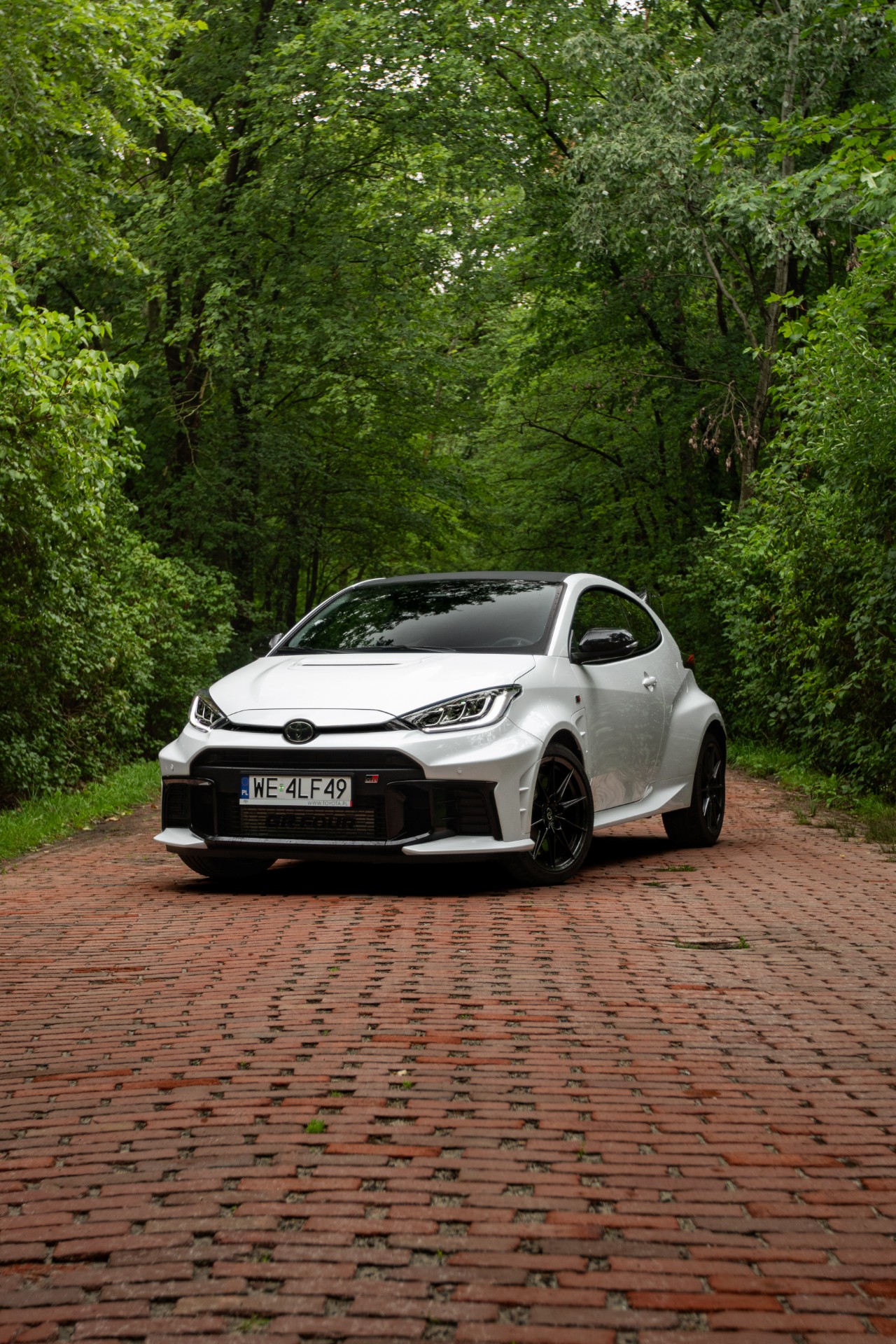 Aero Performance to najlepsza wersja GR Yarisa. Efektowny wygląd i poprawione prowadzenie hot-hatcha