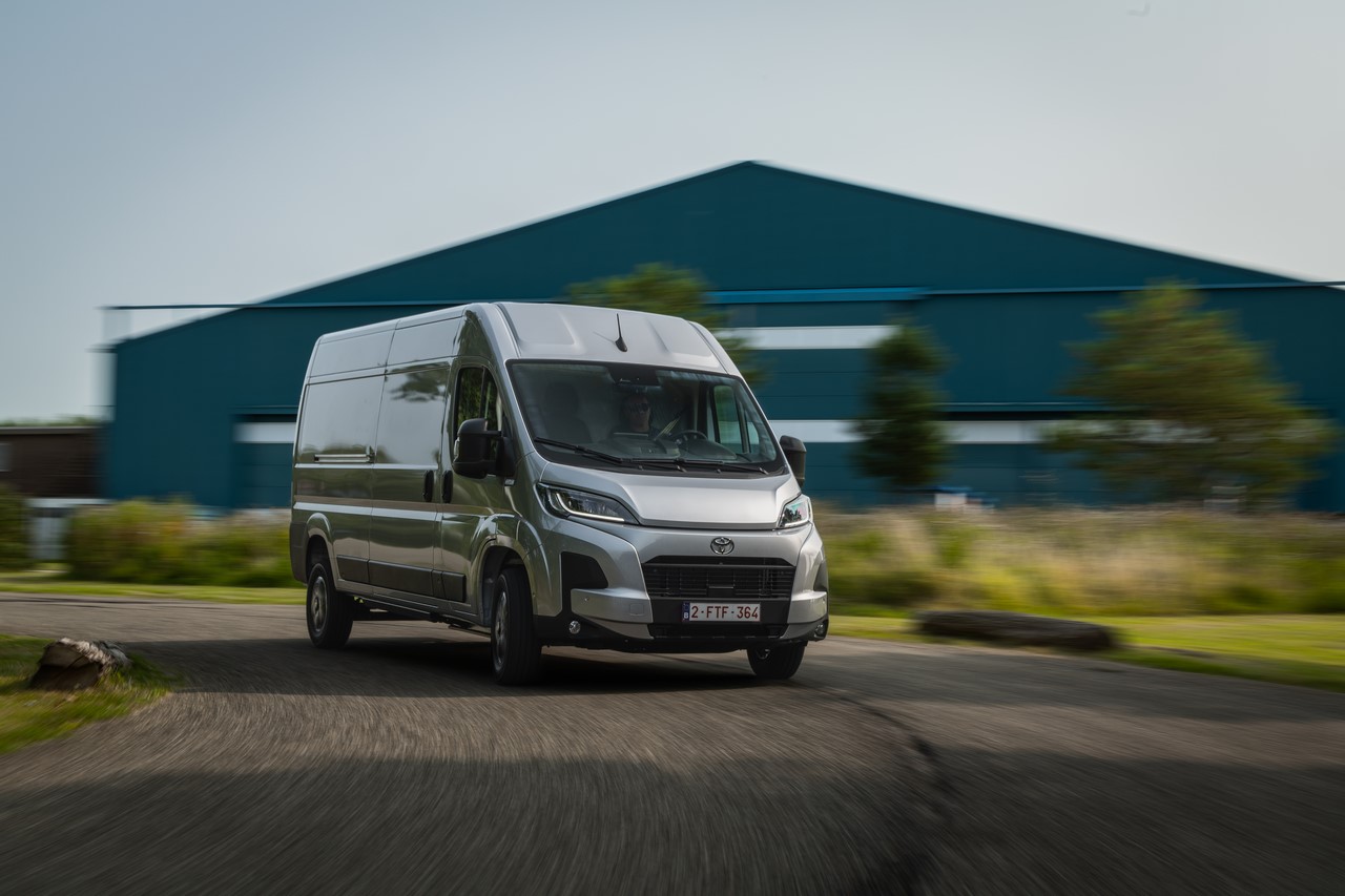 PROACE MAX z dużym wzrostem w segmencie HDV. Toyota Professional z mocną pozycją na rynku LCV i dwoma modelami w Top10