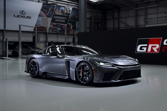 Od Toyoty 2000GT do GR GT. Jak flagowy samochód GAZOO Racing nawiązuje do kultowego poprzednika