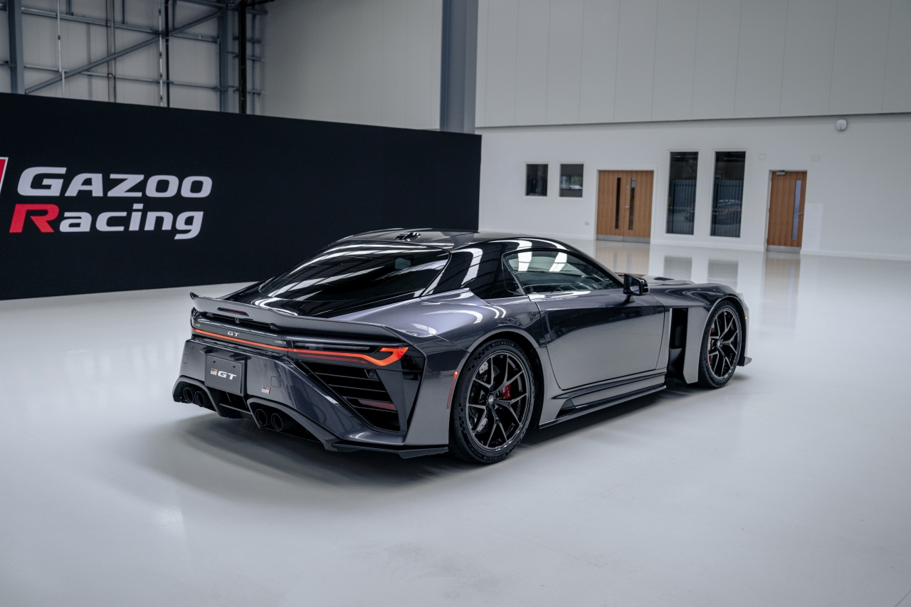 Od Toyoty 2000GT do GR GT. Jak flagowy samochód GAZOO Racing nawiązuje do kultowego poprzednika