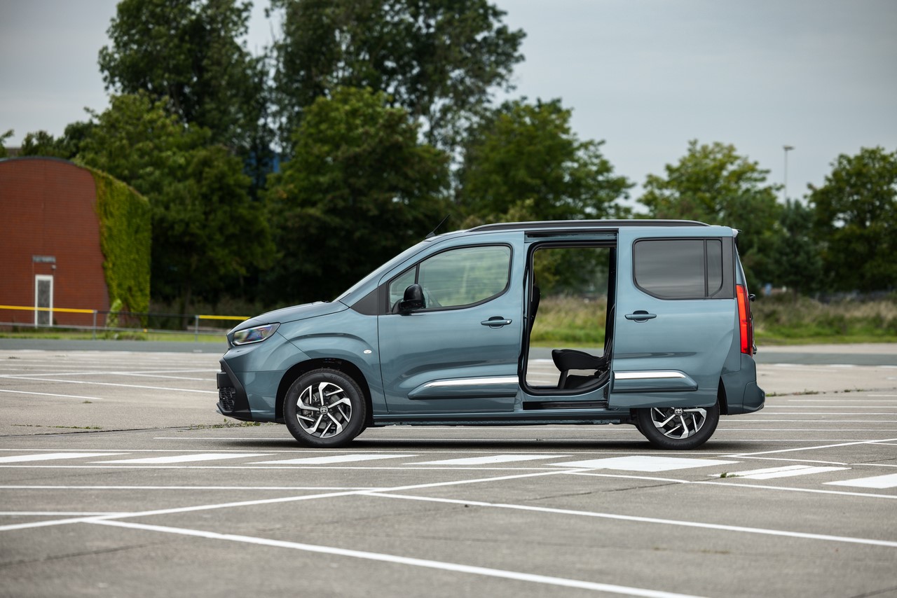 Toyota PROACE CITY Electric z funkcją V2L. Wszechstronny van z energią do zasilania elektronarzędzi lub sprzętu turystycznego