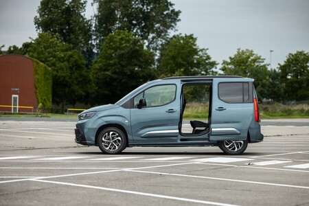 Toyota PROACE CITY Electric z funkcją V2L. Wszechstronny van z energią do zasilania elektronarzędzi lub sprzętu turystycznego
