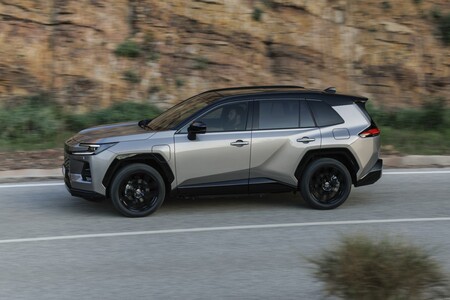 Nowa Toyota RAV4 najpopularniejszym zelektryfikowanym modelem marki w pierwszej połowie 2026 roku