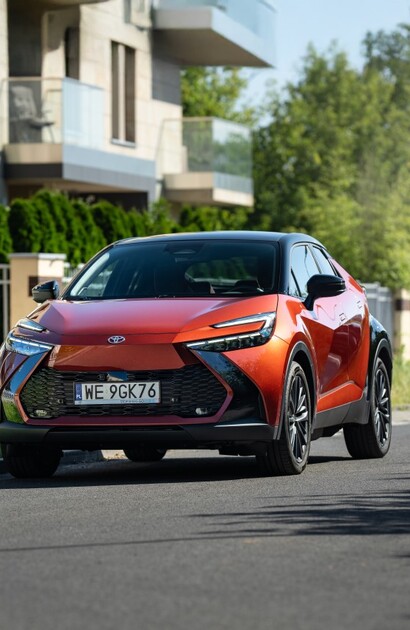 Hybrydowa Toyota C-HR w specjalnej ofercie. Ponad 15 000 zł rabatu na bogato wyposażone samochody z 2026 roku produkcji