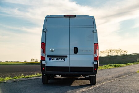 Toyota PROACE MAX z rabatem nawet do 61 980 zł netto. Ostatnie egzemplarze z 2025 roku produkcji