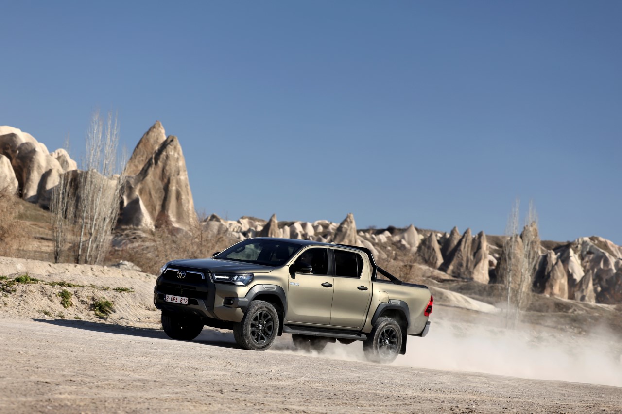 Toyota Hilux w wersji Executive i pakietem Sport. Ostatnie egzemplarze z korzyścią przekraczającą 45 tys. zł netto
