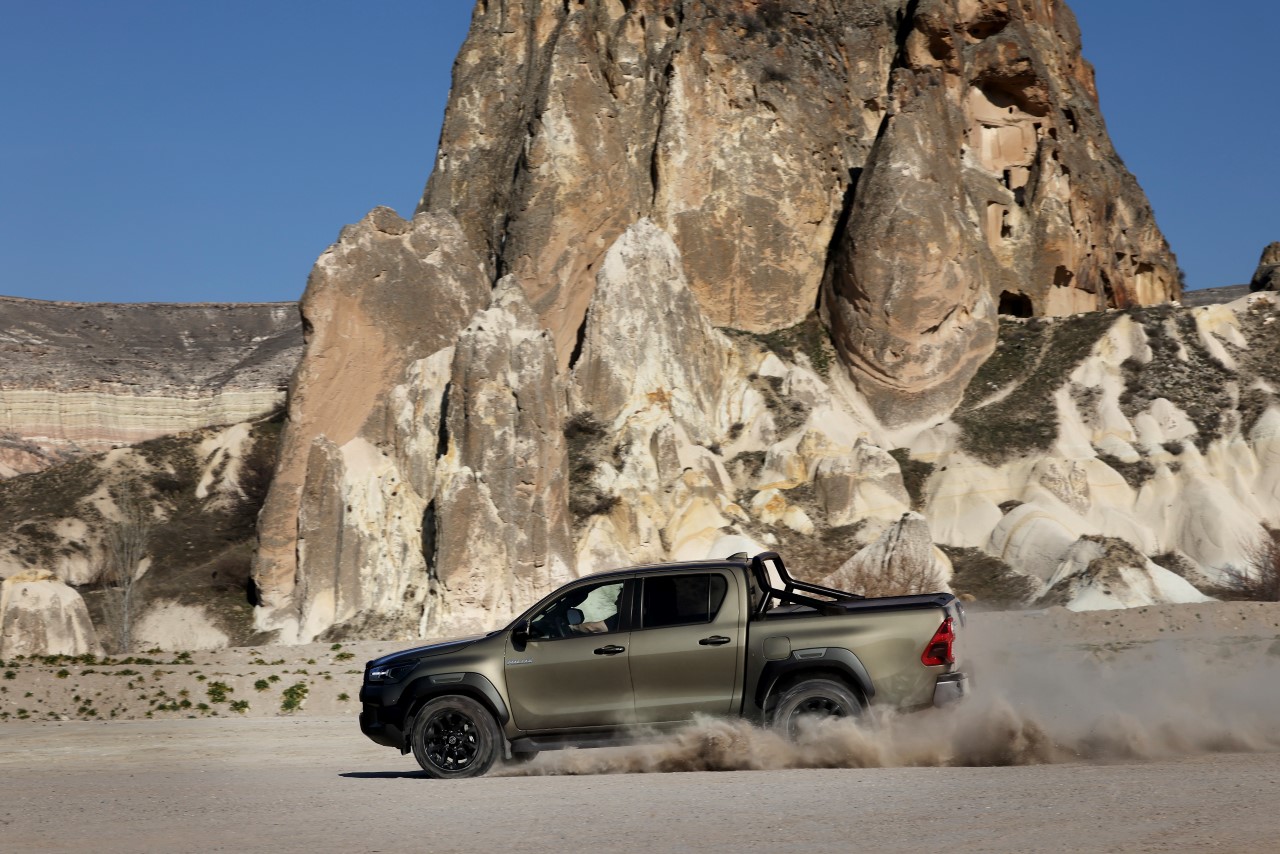 Toyota Hilux w wersji Executive i pakietem Sport. Ostatnie egzemplarze z korzyścią przekraczającą 45 tys. zł netto