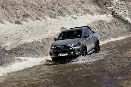 Toyota Hilux w wersji Executive i pakietem Sport. Ostatnie egzemplarze z korzyścią przekraczającą 45 tys. zł netto