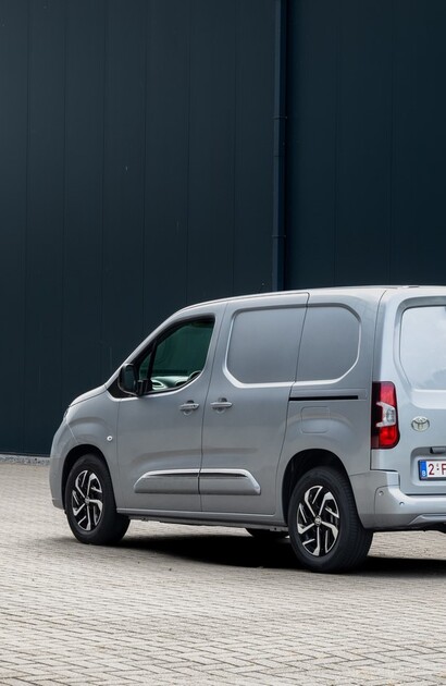 Specjalna oferta leasingu dla firm kurierskich na Toyoty z rodziny PROACE. Atrakcyjne warunki, niskie raty i brak opłaty wstępnej w KINTO One