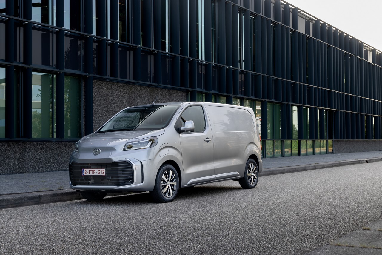 Specjalna oferta leasingu dla firm kurierskich na Toyoty z rodziny PROACE. Atrakcyjne warunki, niskie raty i brak opłaty wstępnej w KINTO One