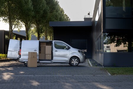 Specjalna oferta leasingu dla firm kurierskich na Toyoty z rodziny PROACE. Atrakcyjne warunki, niskie raty i brak opłaty wstępnej w KINTO One