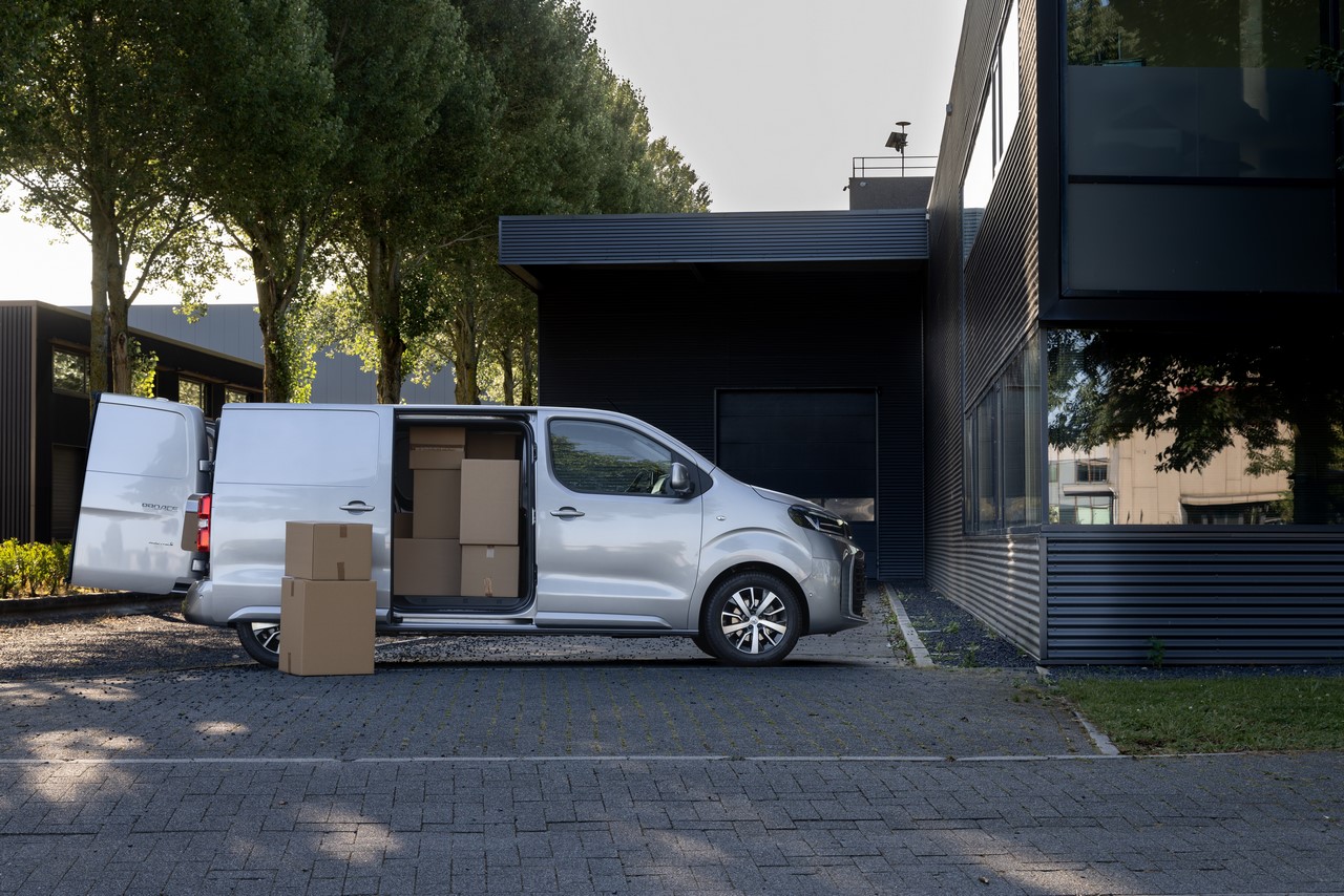 Specjalna oferta leasingu dla firm kurierskich na Toyoty z rodziny PROACE. Atrakcyjne warunki, niskie raty i brak opłaty wstępnej w KINTO One