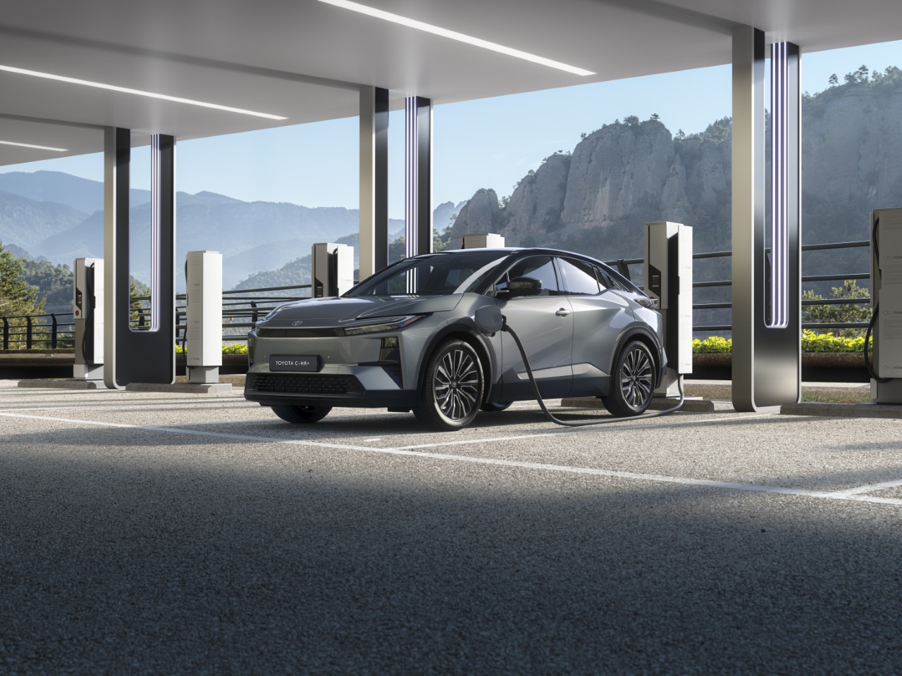 Toyoty w czołówce największego testu samochodów elektrycznych na świecie. Najwyższa efektywność napędu potwierdzona
