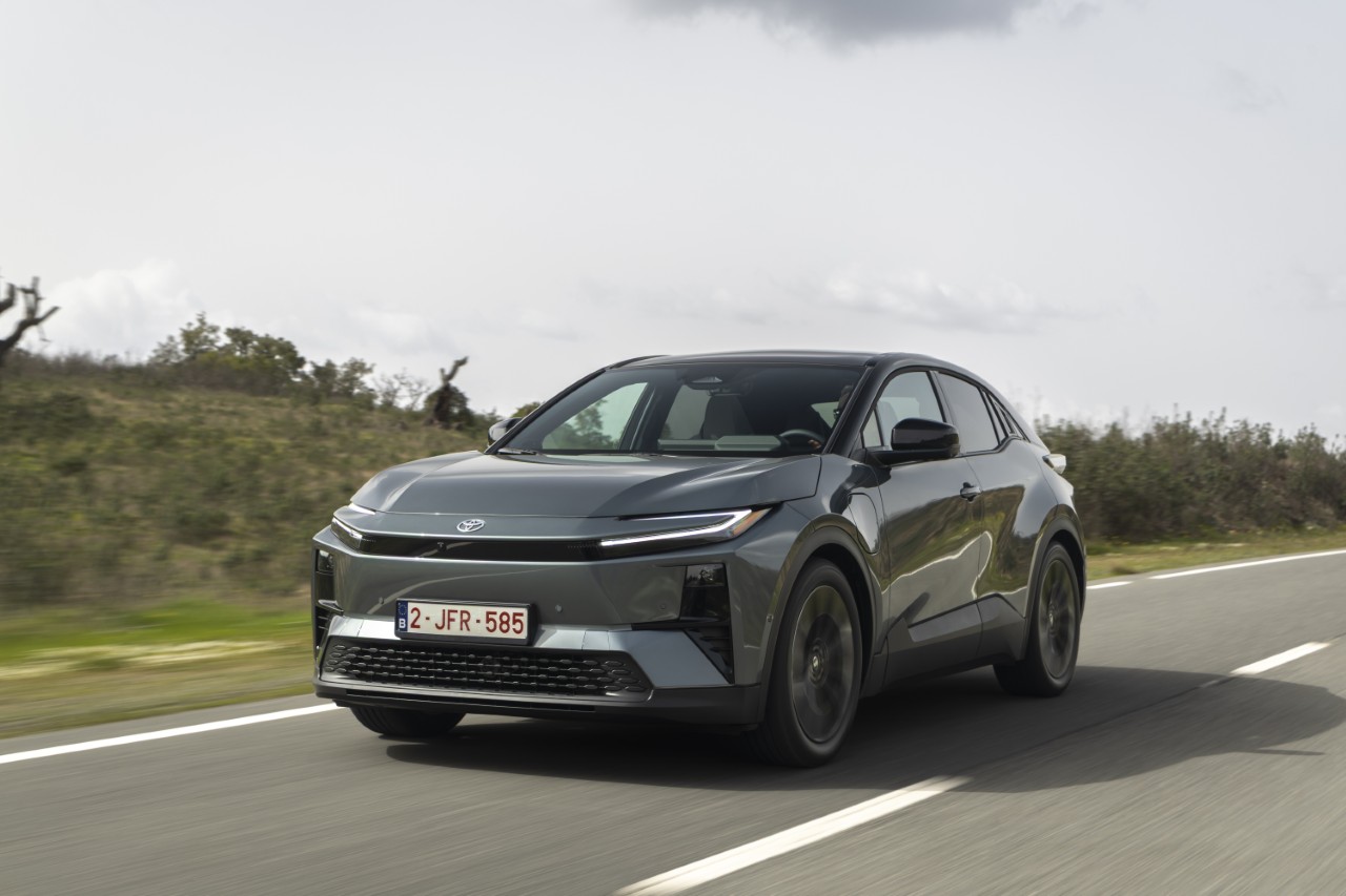 Toyoty w czołówce największego testu samochodów elektrycznych na świecie. Najwyższa efektywność napędu potwierdzona