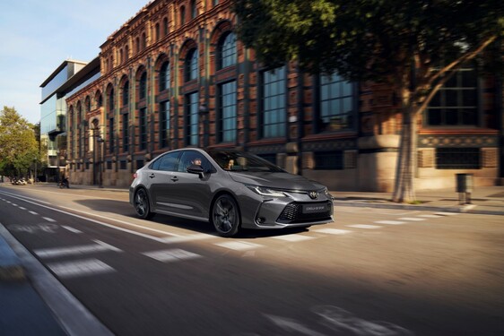 Toyota Corolla w specjalnej ofercie. Hybrydowy bestseller w bogato wyposażonych wersjach od 114 100 zł 