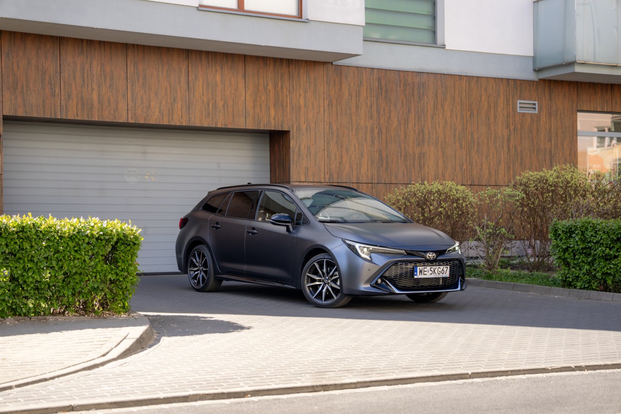 Toyota Corolla w specjalnej ofercie. Hybrydowy bestseller w bogato wyposażonych wersjach od 114 100 zł 
