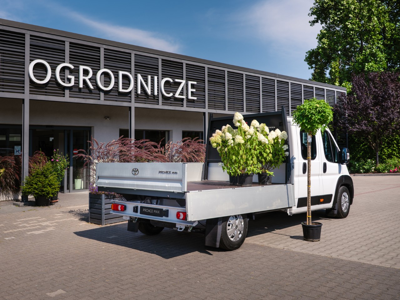 Toyota PROACE MAX Podwozie od 144 400 zł netto. Szeroki wybór konfiguracji i zabudów z gwarancją do 1 000 000 km