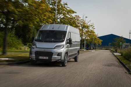 PROACE CITY liderem segmentu, PROACE MAX z 38-procentowym wzrostem. Toyota wyborem nr 1 w kategorii elektrycznych vanów