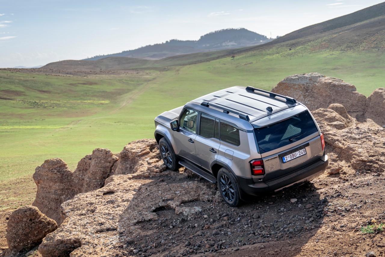 Toyota Land Cruiser w specjalnej ofercie od 379 100 zł. Dwie wersje i nawet do 32 800 zł rabatu