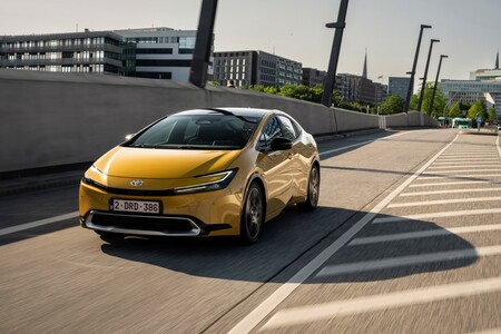 Hybrydy plug-in Toyoty oszczędne i wydajne na polskich drogach. 2,5 l/100 km zużycia paliwa i ponad 73% czasu jazdy w trybie EV