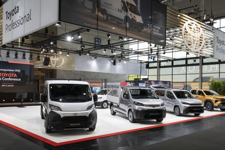 Toyota zwiększy swój udział w rynku LCV dzięki wysokiej jakości, wyznaczającej standardy obsłudze klienta i szerokiej ofercie