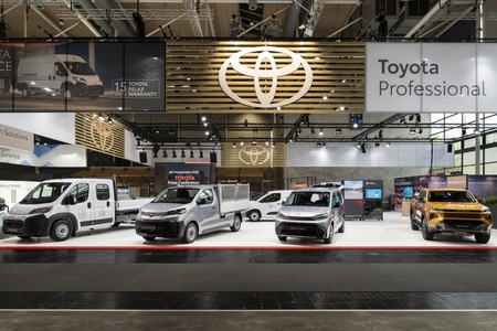 Toyota zwiększy swój udział w rynku LCV dzięki wysokiej jakości, wyznaczającej standardy obsłudze klienta i szerokiej ofercie
