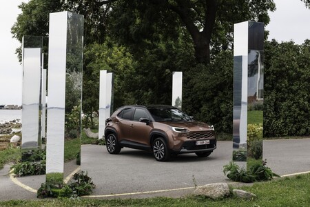 Nowa Toyota Yaris Cross w baśniowym spocie reklamowym. Oszczędna hybryda odkrywa miejską przestrzeń jak własną krainę czarów