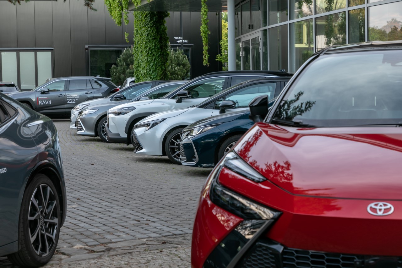 Dni Otwarte aut używanych w salonach Toyoty. Szeroka oferta samochodów z gwarancją, promocyjne finansowanie i rabat na akcesoria