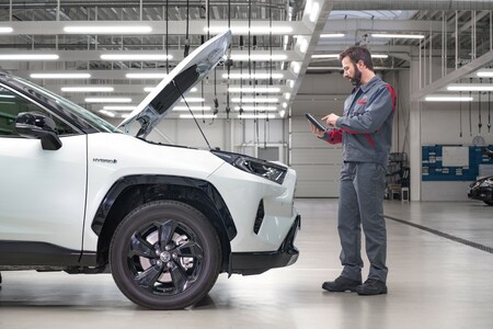 Dni Otwarte aut używanych w salonach Toyoty. Szeroka oferta samochodów z gwarancją, promocyjne finansowanie i rabat na akcesoria