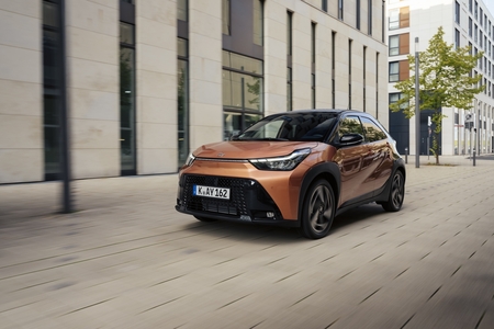 Hybrydowa Toyota Aygo X stworzona do miasta. 116 KM i zużycie paliwa od 2,9 l/100 km